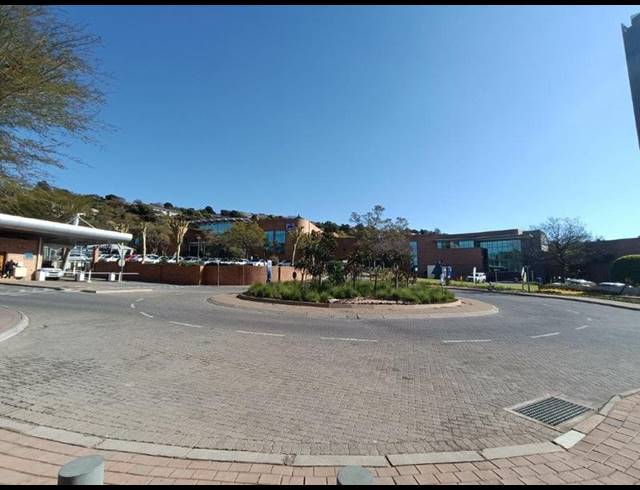 BUSINESS PROPERTY TO RENT IN CONSTANTIA KLOOF